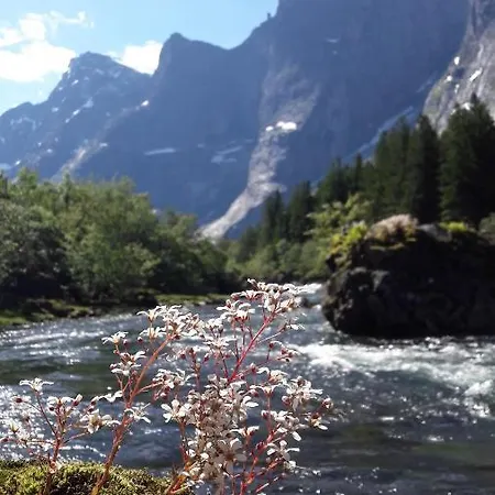 Trollveggen Lodge