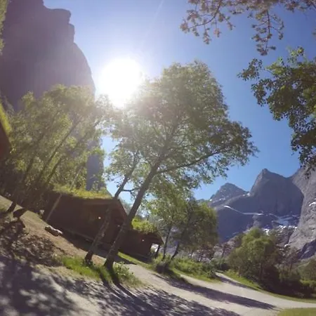 ロッジ Trollveggen